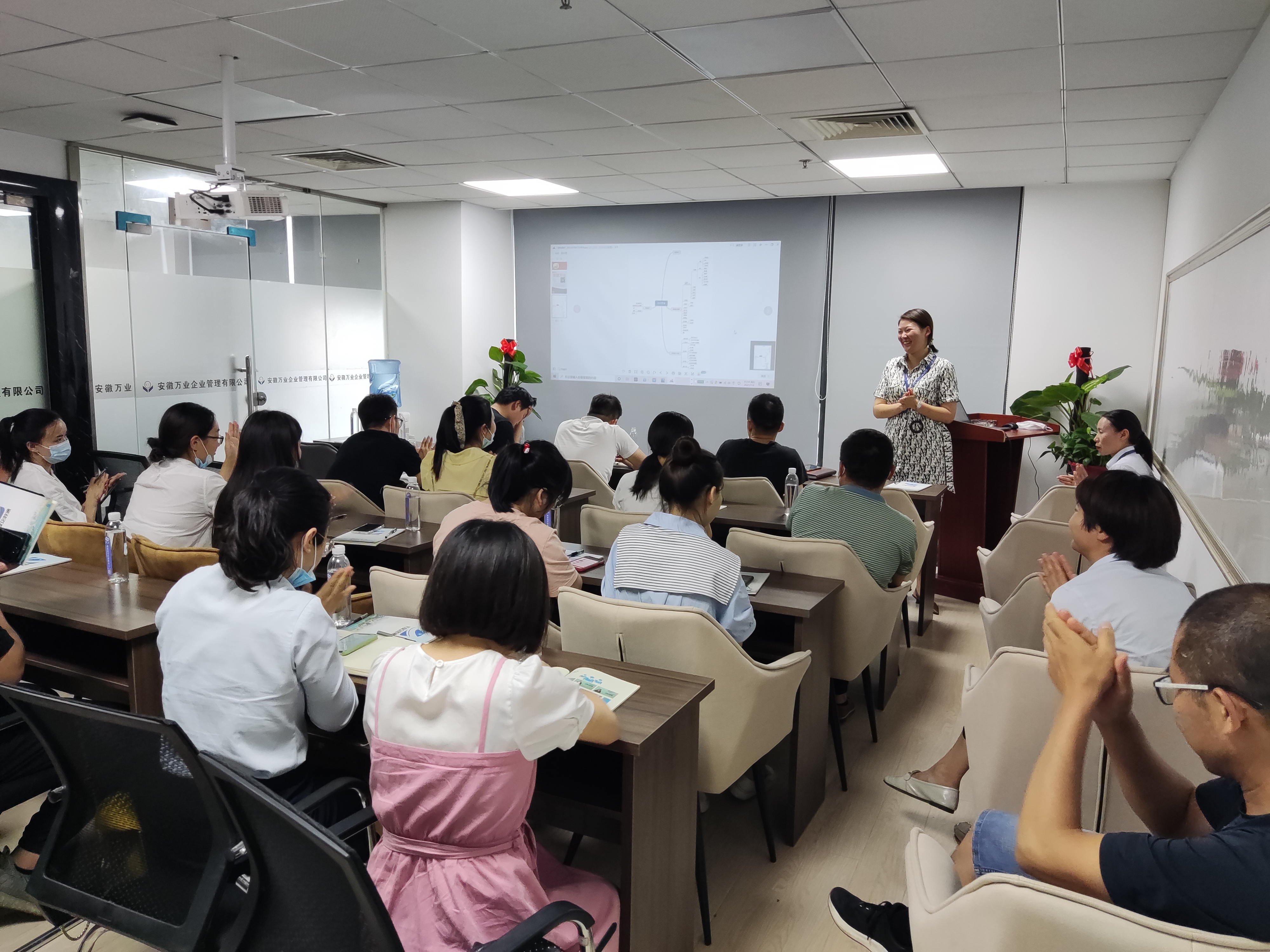 安徽萬業(yè)《建筑企業(yè)，如何突破重圍》公益講座圓滿結束